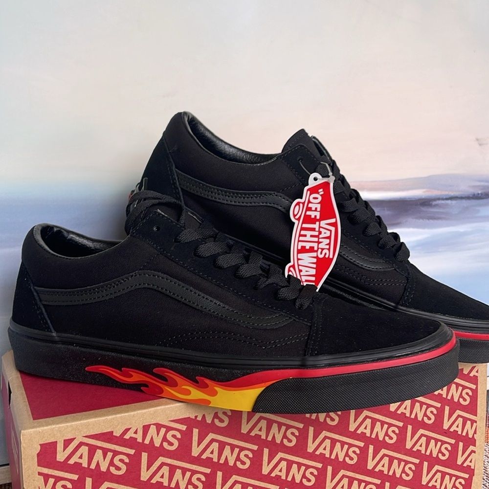 Vans Men’s Old Skool
(Flame Wall) Black/Black
VN0A38G1Q8Q
Sneakers - Picture 10 of 16